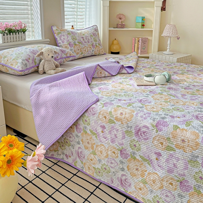 91家纺网 家纺一手货源 找家纺 文黛家居 2026新款全棉夹棉印花床盖三件套 佳人有约