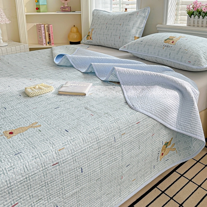 91家纺网 家纺一手货源 找家纺 文黛家居 2026新款全棉夹棉印花床盖三件套 小幸运