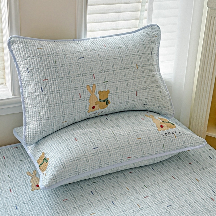 91家纺网 家纺一手货源 找家纺 文黛家居 2026新款全棉夹棉印花床盖三件套 小幸运