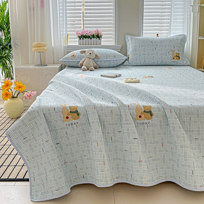 91家纺网 家纺一手货源 找家纺 文黛家居 2026新款全棉夹棉印花床盖三件套 小幸运