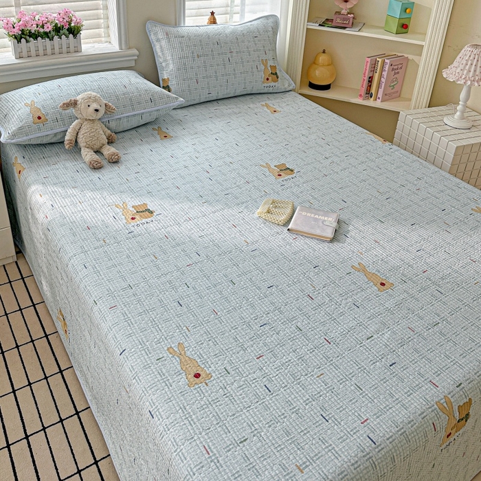 91家纺网 家纺一手货源 找家纺 文黛家居 2026新款全棉夹棉印花床盖三件套 小幸运