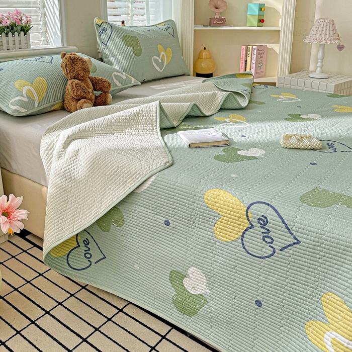 91家纺网 家纺一手货源 找家纺 文黛家居 2026新款全棉夹棉印花床盖三件套 心愿恋曲