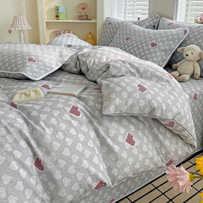 91家纺网 家纺一手货源 找家纺 文黛家居 2026新款全棉夹棉印花床盖四件套【支持定做】 爱心日记