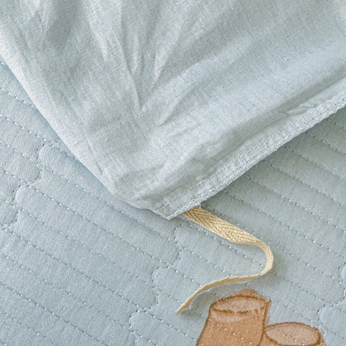 91家纺网 家纺一手货源 找家纺 文黛家居 2026新款全棉夹棉印花床盖四件套【支持定做】 草莓熊-蓝