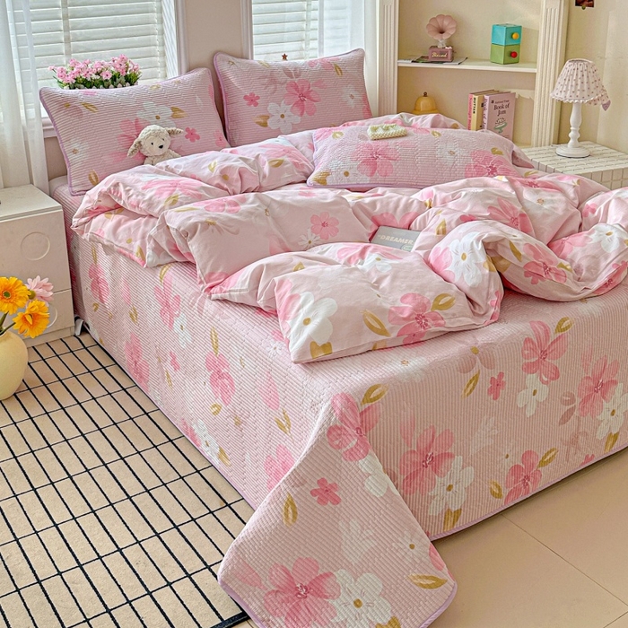 91家纺网 家纺一手货源 找家纺 文黛家居 2026新款全棉夹棉印花床盖四件套【支持定做】 花间舞