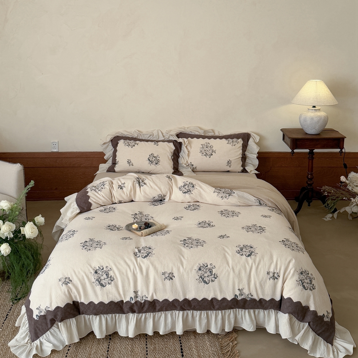 91家纺网 家纺一手货源 找家纺 （总）佳汐蓝家纺 2025新款奶芙绒浮雕工艺四件套-雪春北集 控价：券后不低于458