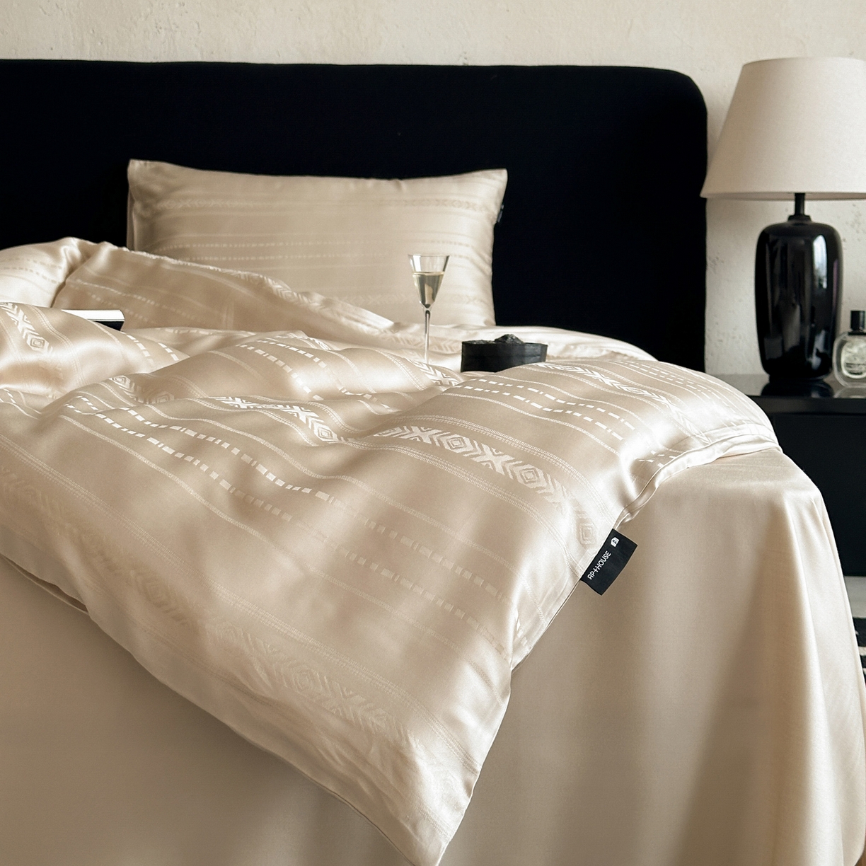 91家纺网 家纺一手货源 找家纺 三味舒屋 2026新款60s天丝丝韵提花系列四件套 丝韵浅金