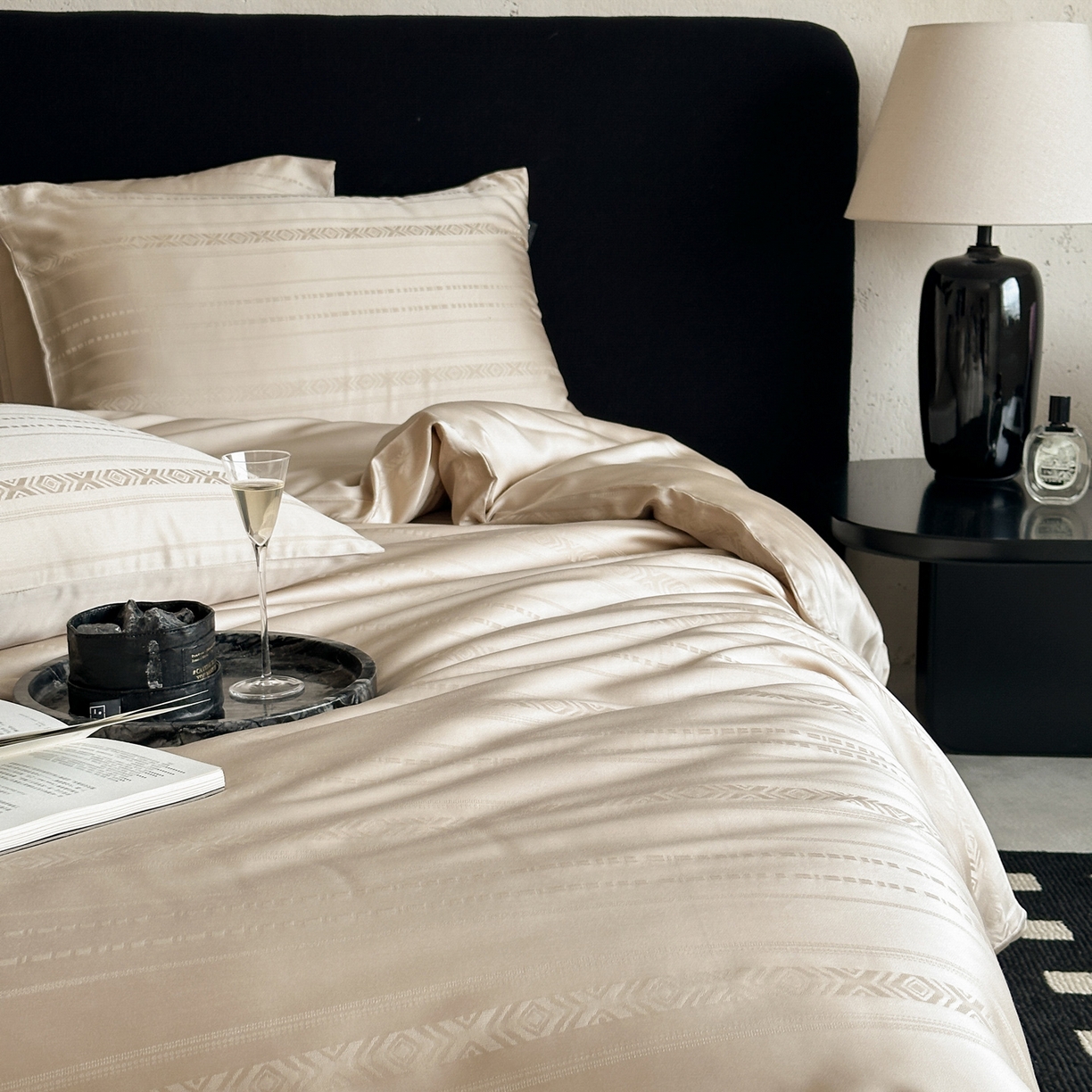 91家纺网 家纺一手货源 找家纺 三味舒屋 2026新款60s天丝丝韵提花系列四件套 丝韵浅金