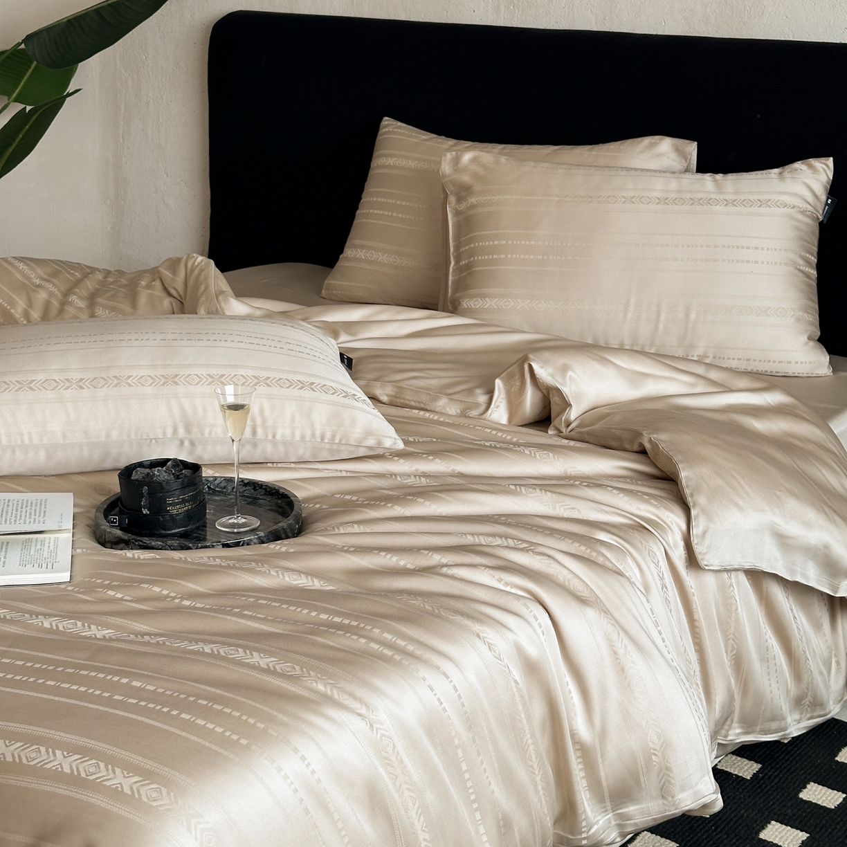 91家纺网 家纺一手货源 找家纺 三味舒屋 2026新款60s天丝丝韵提花系列四件套 丝韵浅金