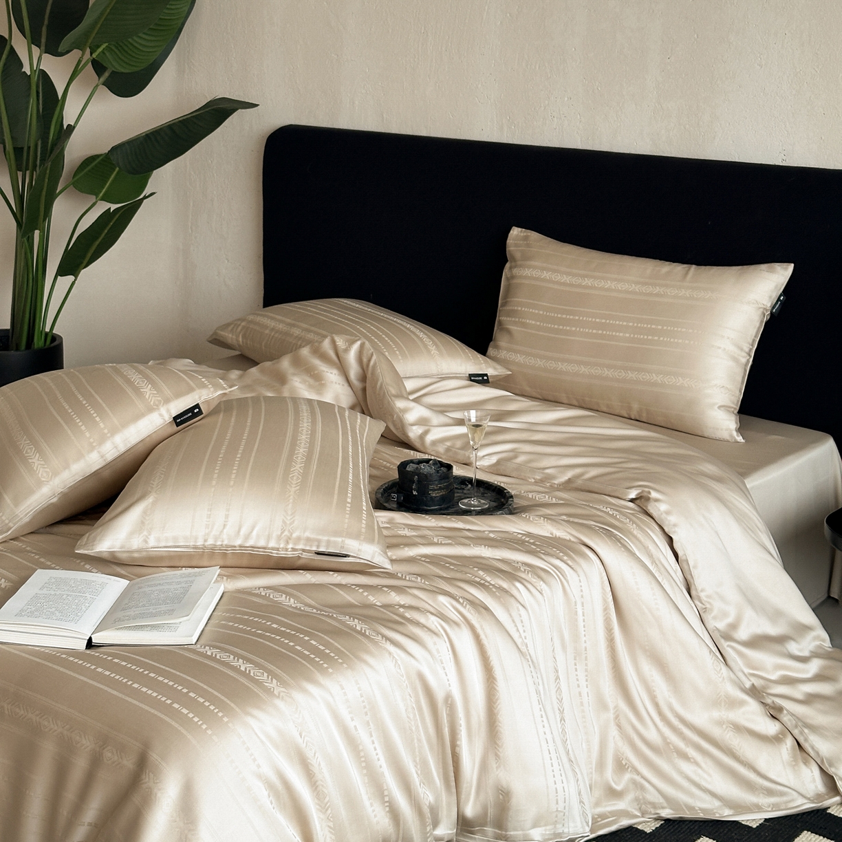 91家纺网 家纺一手货源 找家纺 三味舒屋 2026新款60s天丝丝韵提花系列四件套 丝韵浅金