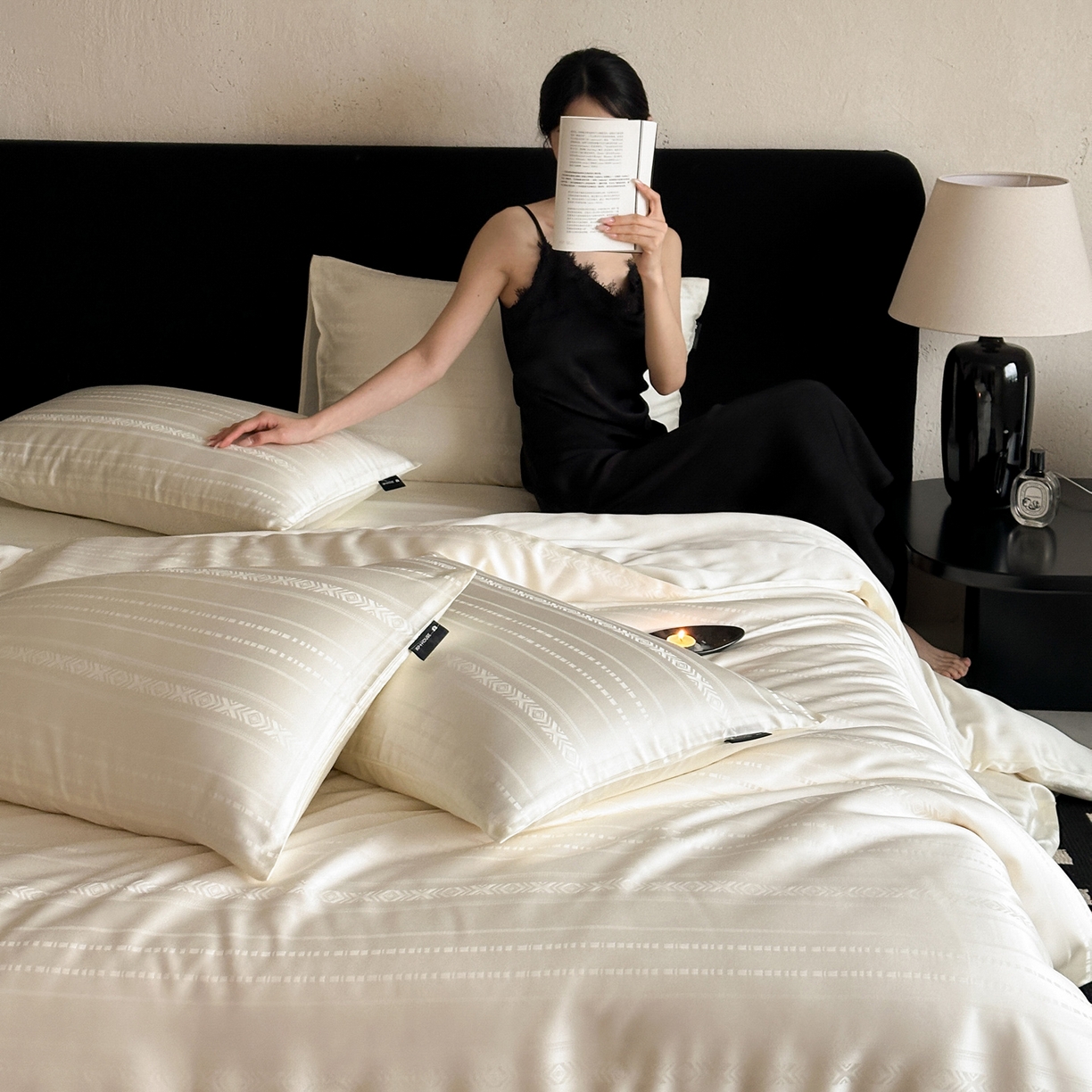 91家纺网 家纺一手货源 找家纺 三味舒屋 2026新款60s天丝丝韵提花系列四件套 丝韵白