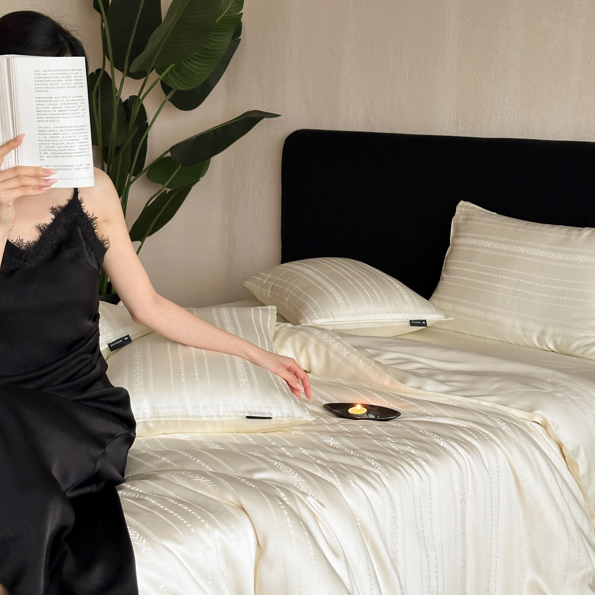 91家纺网 家纺一手货源 找家纺 三味舒屋 2026新款60s天丝丝韵提花系列四件套 丝韵白