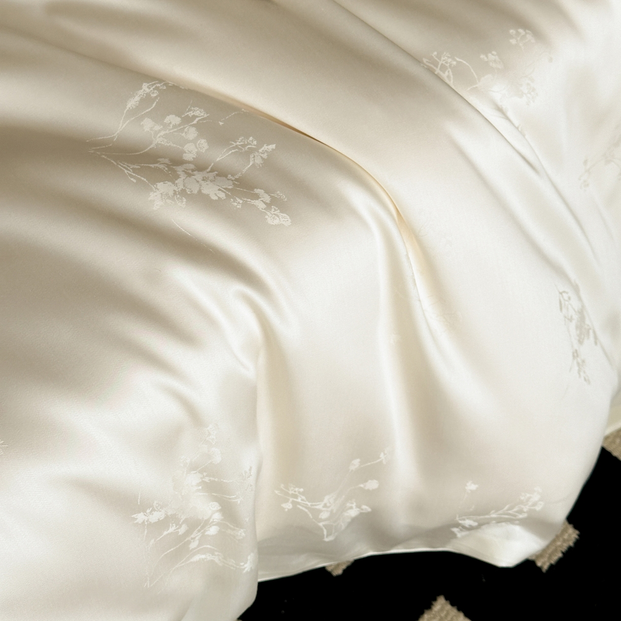 91家纺网 家纺一手货源 找家纺 三味舒屋 2026新款60s天丝月云歌提花四件套 月云歌珍珠白