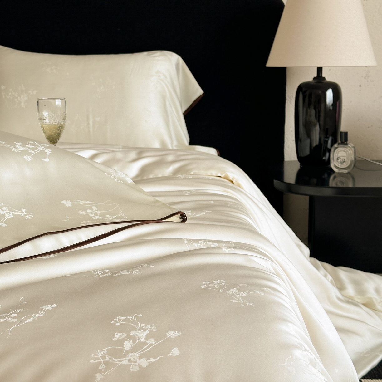 91家纺网 家纺一手货源 找家纺 三味舒屋 2026新款60s天丝月云歌提花四件套 月云歌珍珠白