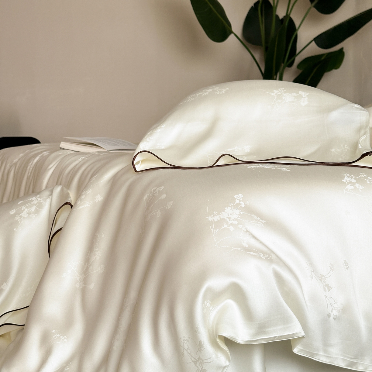 91家纺网 家纺一手货源 找家纺 三味舒屋 2026新款60s天丝月云歌提花四件套 月云歌珍珠白