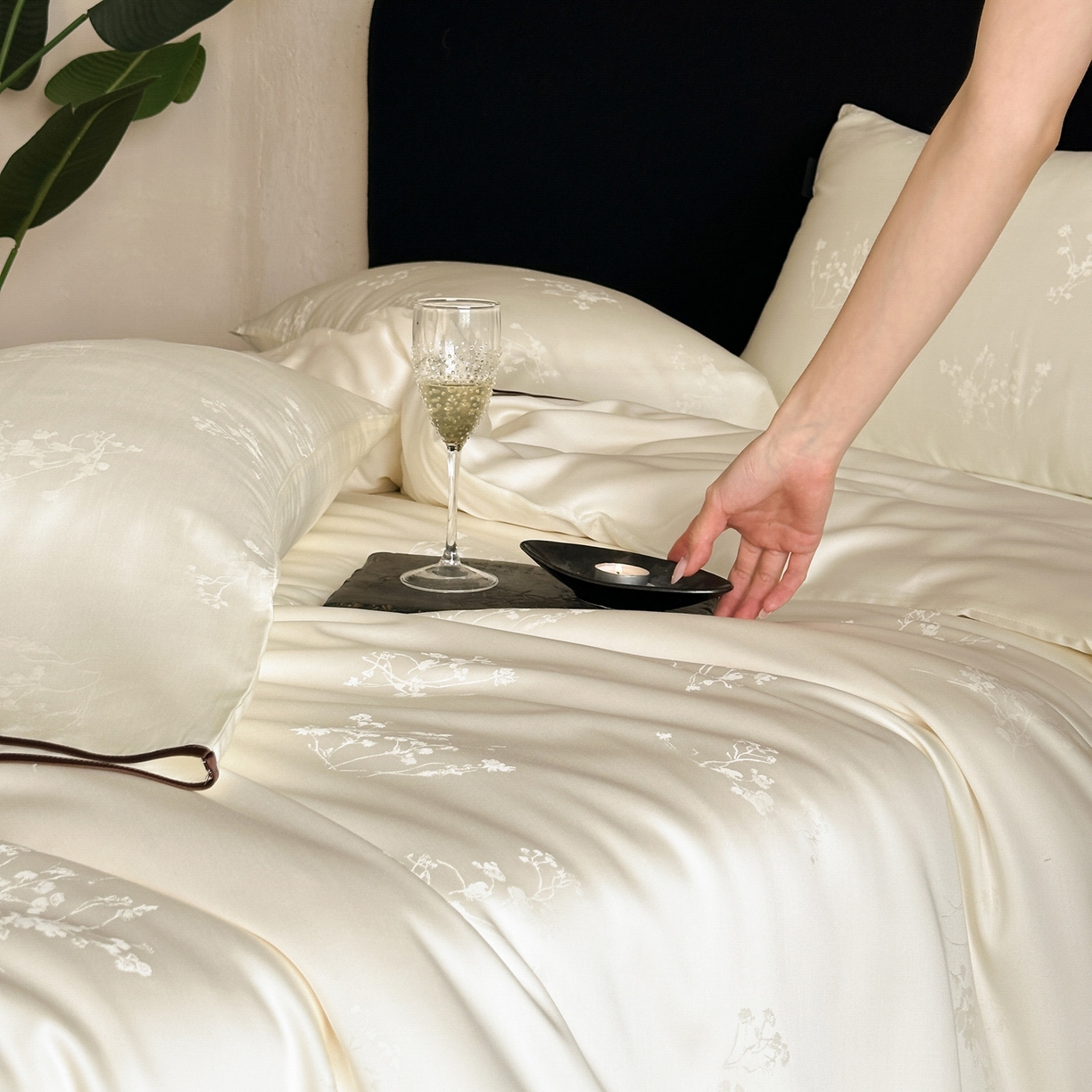 91家纺网 家纺一手货源 找家纺 三味舒屋 2026新款60s天丝月云歌提花四件套 月云歌珍珠白