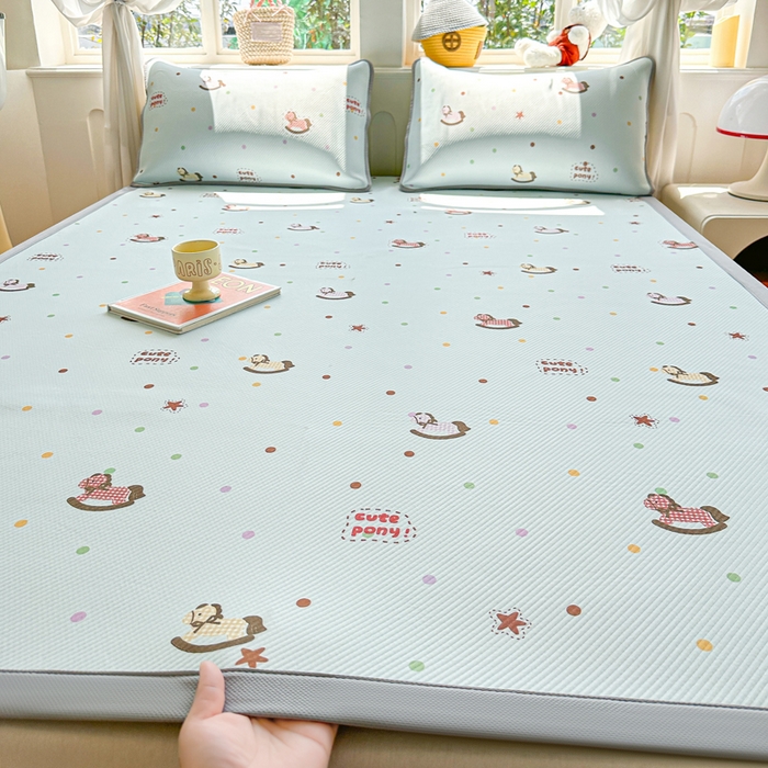 91家纺网 家纺一手货源 找家纺 优品惠 2026春夏新款冰豆豆印花凉席三件套 星点木马