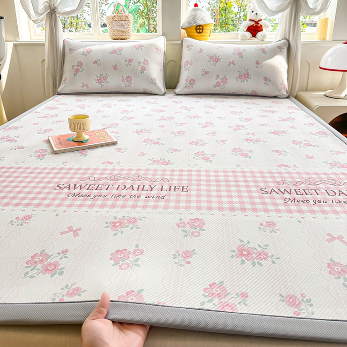 91家纺网 家纺一手货源 找家纺 优品惠 2026春夏新款冰豆豆印花凉席三件套 田园粉语