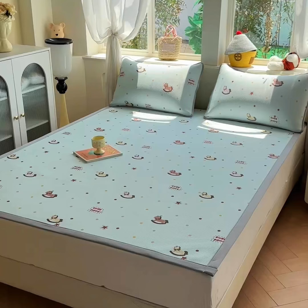 91家纺网 家纺一手货源 找家纺 优品惠 2026春夏新款冰豆豆印花凉席三件套 星点木马