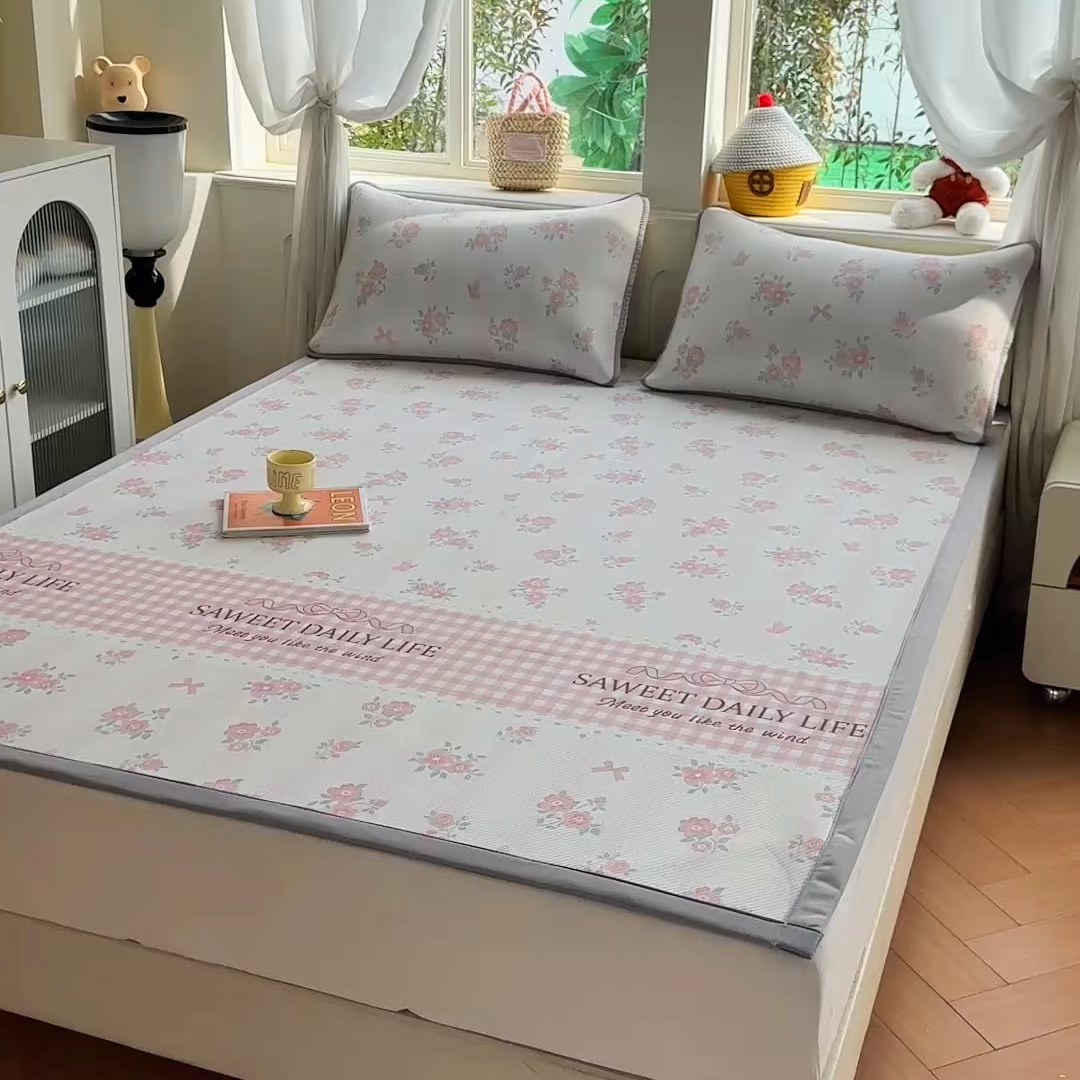 91家纺网 家纺一手货源 找家纺 优品惠 2026春夏新款冰豆豆印花凉席三件套 田园粉语