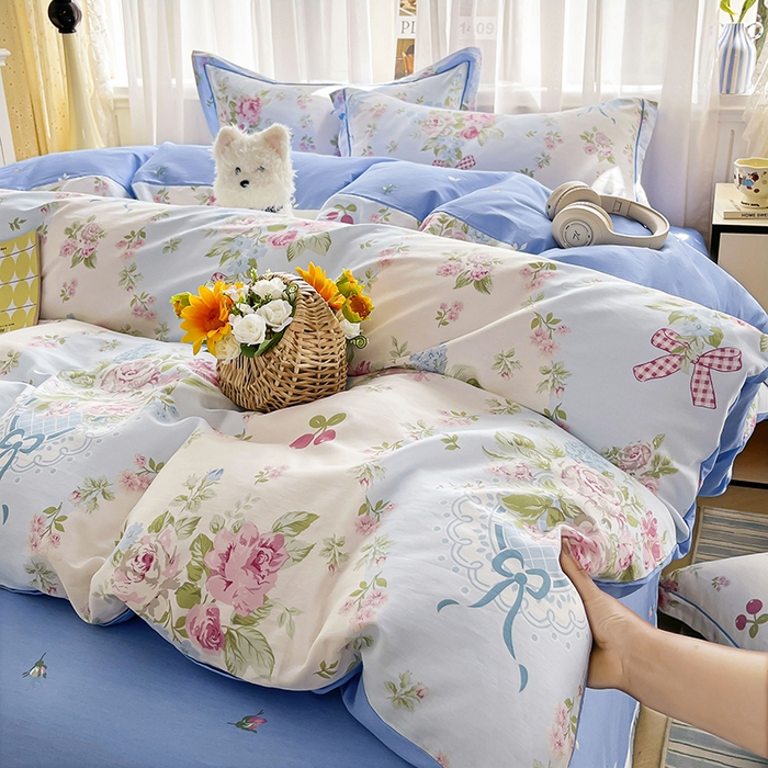 91家纺网 家纺一手货源 找家纺 美织缘家纺 2026直播爆款一字绣吊边床单款纯棉全棉四件套印花百分百（喷气高品质） 爱丽丝-蓝