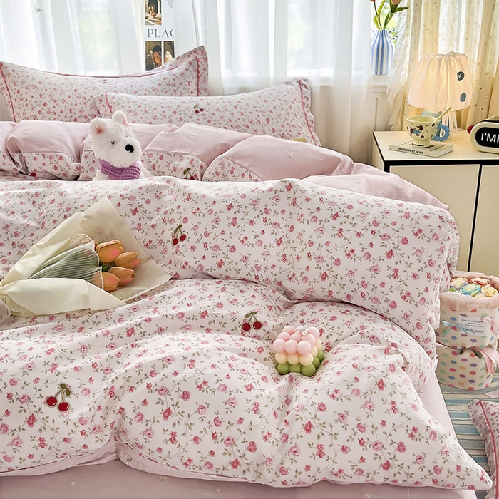 91家纺网 家纺一手货源 找家纺 美织缘家纺 2026直播爆款一字绣吊边床单款纯棉全棉四件套印花百分百（喷气高品质） 艾美-粉