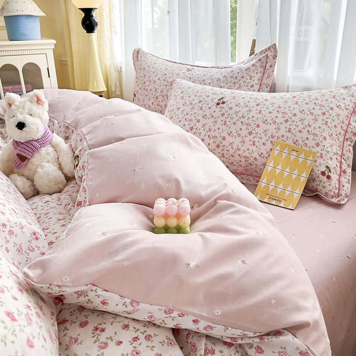 91家纺网 家纺一手货源 找家纺 美织缘家纺 2026直播爆款一字绣吊边床单款纯棉全棉四件套印花百分百（喷气高品质） 艾美-粉