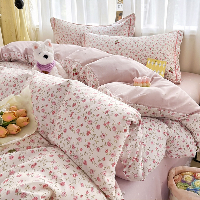 91家纺网 家纺一手货源 找家纺 美织缘家纺 2026直播爆款一字绣吊边床单款纯棉全棉四件套印花百分百（喷气高品质） 艾美-粉