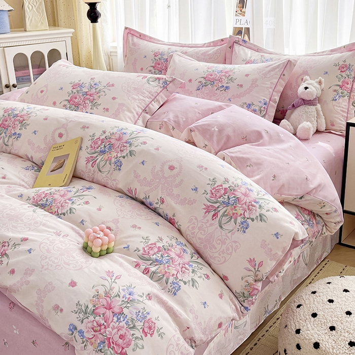 91家纺网 家纺一手货源 找家纺 美织缘家纺 2026直播爆款一字绣吊边床单款纯棉全棉四件套印花百分百（喷气高品质） 春之序曲-粉