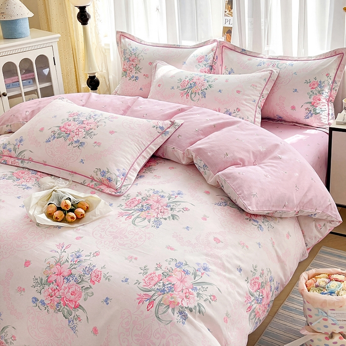 91家纺网 家纺一手货源 找家纺 美织缘家纺 2026直播爆款一字绣吊边床单款纯棉全棉四件套印花百分百（喷气高品质） 春之序曲-粉