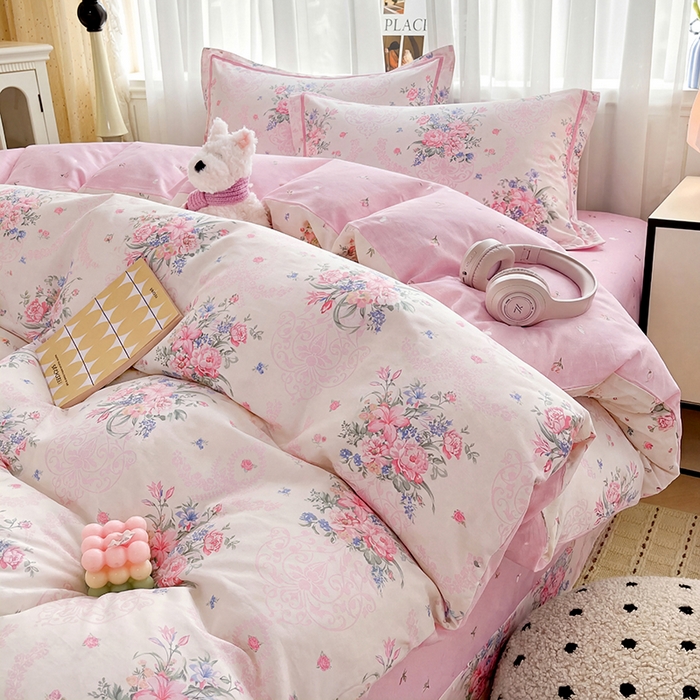 91家纺网 家纺一手货源 找家纺 美织缘家纺 2026直播爆款一字绣吊边床单款纯棉全棉四件套印花百分百（喷气高品质） 春之序曲-粉