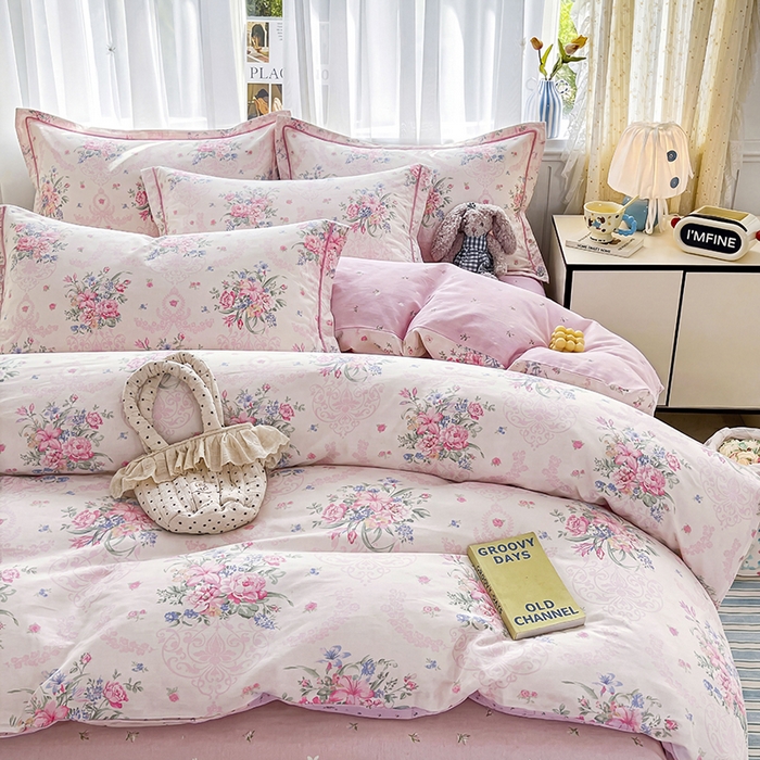 91家纺网 家纺一手货源 找家纺 美织缘家纺 2026直播爆款一字绣吊边床单款纯棉全棉四件套印花百分百（喷气高品质） 春之序曲-粉