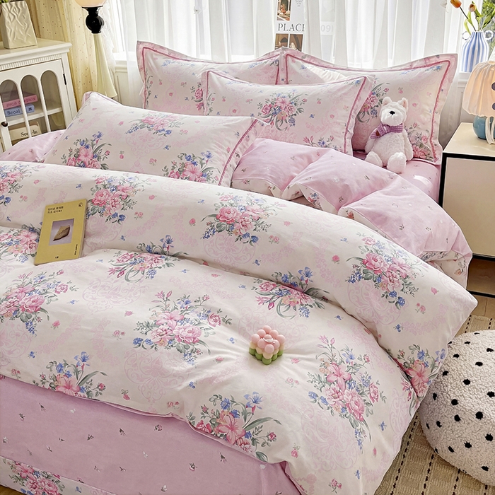 91家纺网 家纺一手货源 找家纺 美织缘家纺 2026直播爆款一字绣吊边床单款纯棉全棉四件套印花百分百（喷气高品质） 春之序曲-粉