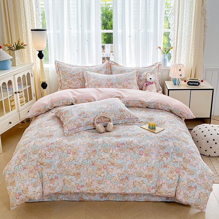 91家纺网 家纺一手货源 找家纺 美织缘家纺 2026直播爆款一字绣吊边床单款纯棉全棉四件套印花百分百（喷气高品质） 皮皮熊-蓝