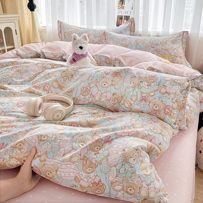 91家纺网 家纺一手货源 找家纺 美织缘家纺 2026直播爆款一字绣吊边床单款纯棉全棉四件套印花百分百（喷气高品质） 皮皮熊-蓝