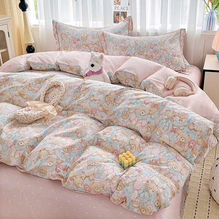 91家纺网 家纺一手货源 找家纺 美织缘家纺 2026直播爆款一字绣吊边床单款纯棉全棉四件套印花百分百（喷气高品质） 皮皮熊-蓝