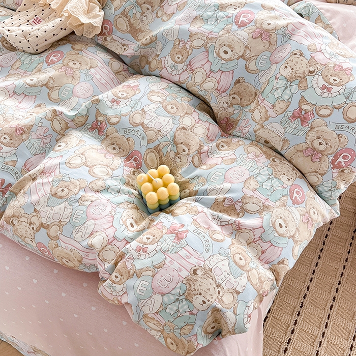 91家纺网 家纺一手货源 找家纺 美织缘家纺 2026直播爆款一字绣吊边床单款纯棉全棉四件套印花百分百（喷气高品质） 皮皮熊-蓝