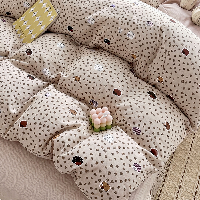 91家纺网 家纺一手货源 找家纺 美织缘家纺 2026直播爆款一字绣吊边床单款纯棉全棉四件套印花百分百（喷气高品质） 初享时光-咖