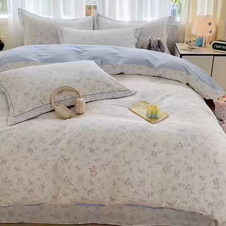 91家纺网 家纺一手货源 找家纺 美织缘家纺 2026直播爆款一字绣吊边床单款纯棉全棉四件套印花百分百（喷气高品质） 浅影-蓝