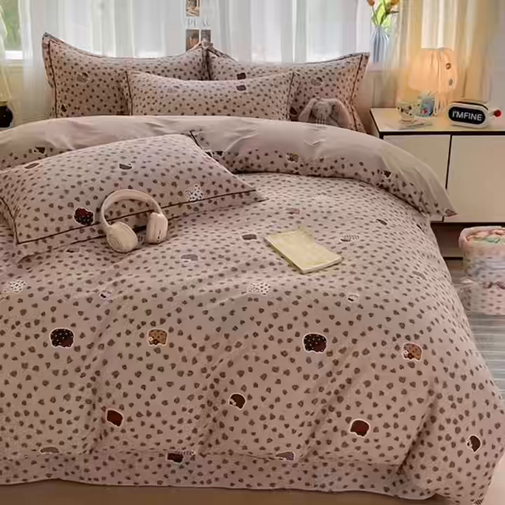 91家纺网 家纺一手货源 找家纺 美织缘家纺 2026直播爆款一字绣吊边床单款纯棉全棉四件套印花百分百（喷气高品质） 初享时光-咖