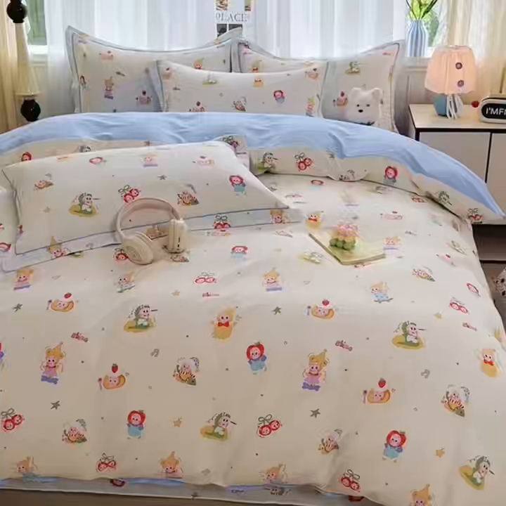 91家纺网 家纺一手货源 找家纺 美织缘家纺 2026直播爆款一字绣吊边床单款纯棉全棉四件套印花百分百（喷气高品质） 甜梦精灵-米