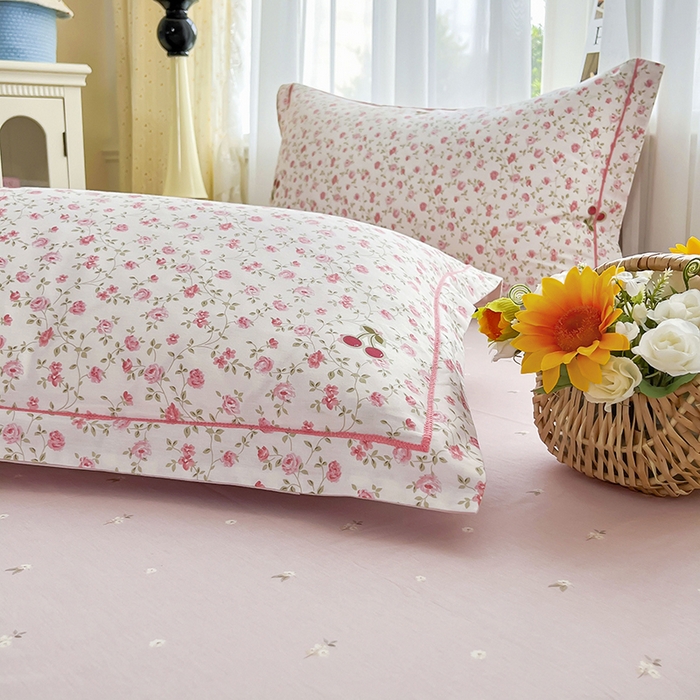 91家纺网 家纺一手货源 找家纺 美织缘家纺 2026直播爆款一字绣吊边床单款纯棉全棉四件套印花百分百（喷气高品质） 艾美-粉