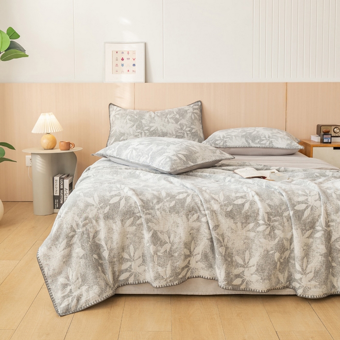 91家纺网 家纺一手货源 找家纺 鸣升家纺 2026春夏新款全棉双层纱大提花夏被夏凉被空调被 香奈花园-灰
