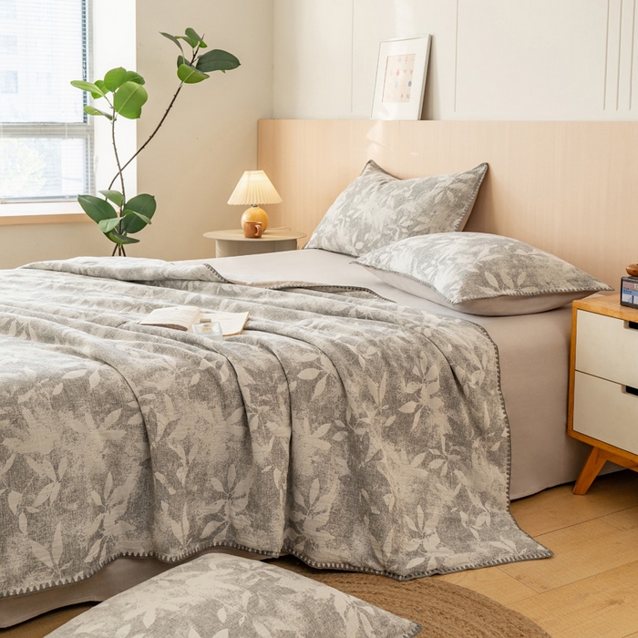 91家纺网 家纺一手货源 找家纺 鸣升家纺 2026春夏新款全棉双层纱大提花夏被夏凉被空调被 香奈花园-灰