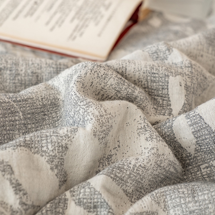 91家纺网 家纺一手货源 找家纺 鸣升家纺 2026春夏新款全棉双层纱大提花夏被夏凉被空调被 香奈花园-灰