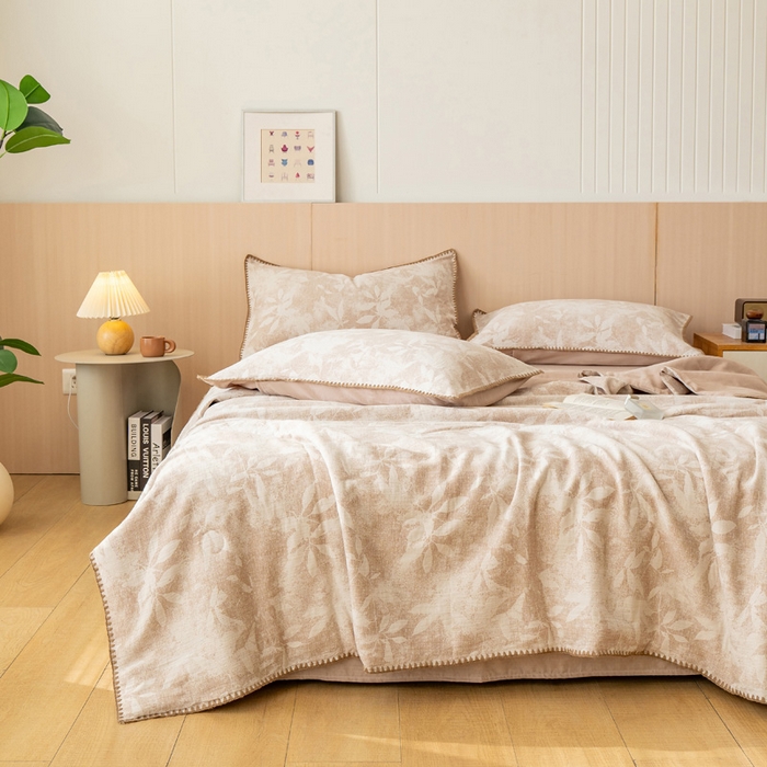 91家纺网 家纺一手货源 找家纺 鸣升家纺 2026春夏新款全棉双层纱大提花夏被夏凉被空调被 香奈花园-咖