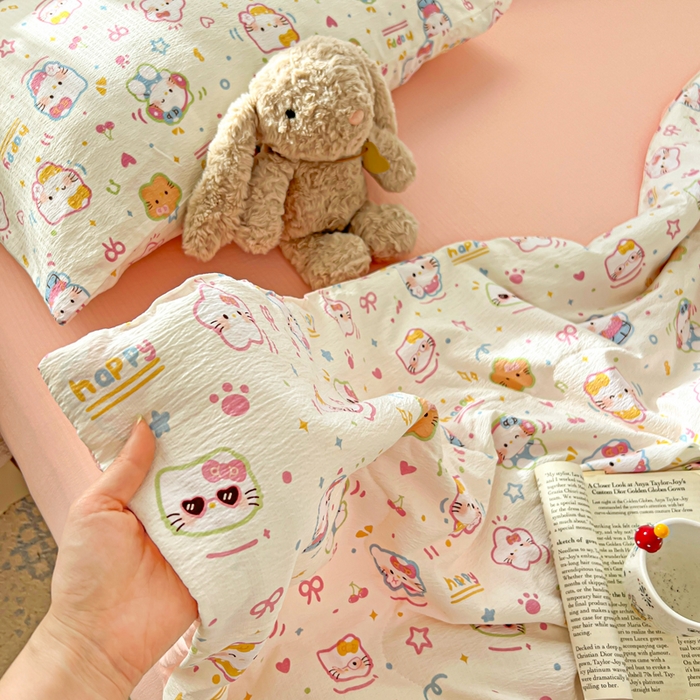 91家纺网 家纺一手货源 找家纺 花伞家居 2026新款皱皱双层纱夏被夏凉被空调被四件套 夏被-快乐小猫