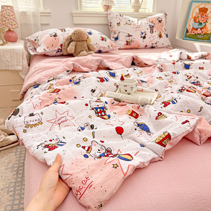 91家纺网 家纺一手货源 找家纺 花伞家居 2026新款皱皱双层纱夏被夏凉被空调被四件套 夏被-马戏团