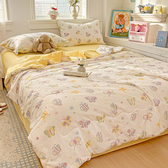 91家纺网 家纺一手货源 找家纺 花伞家居 2026新款皱皱双层纱夏被夏凉被空调被四件套 夏被-童年蝴蝶