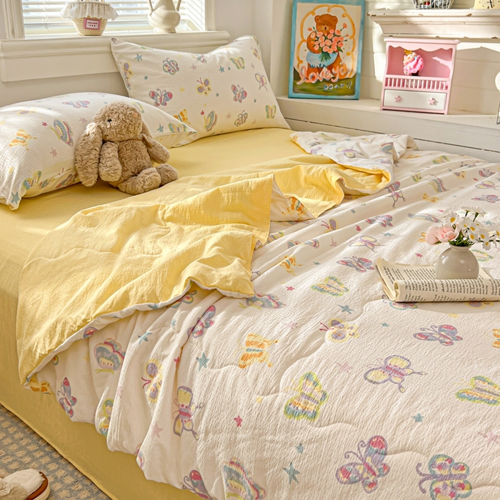 91家纺网 家纺一手货源 找家纺 花伞家居 2026新款皱皱双层纱夏被夏凉被空调被四件套 夏被-童年蝴蝶